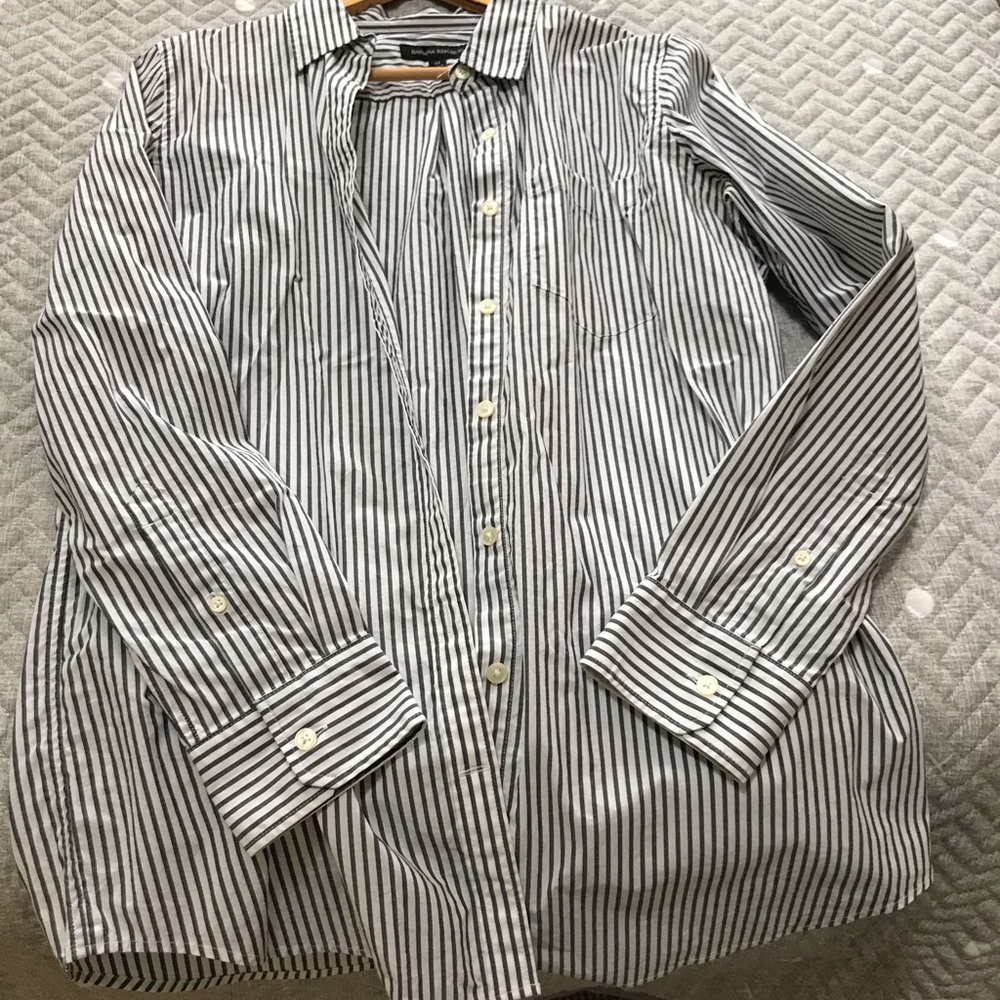 Banana republic button down woman’s shirt